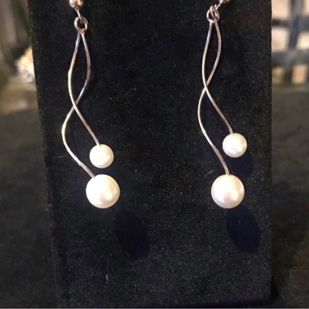 Vintage Elegant White Pearl Drop Earrings with Silver Twist
